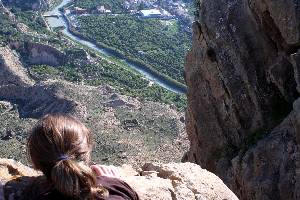 Al borde del abismo en las paredes extraplomadas de la Sierra del Chinte (Ojos 2008-11-09)