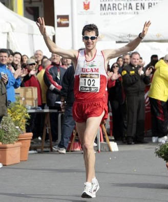 Benjamín Sánchez celebra su llegada a meta en el Campeonato de España de Castro Urdiales 2008 [Benjamín Sánchez]