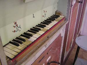 Teclado del rgano litrgico. Iglesia Parroquial de San Onofre de Alguazas  