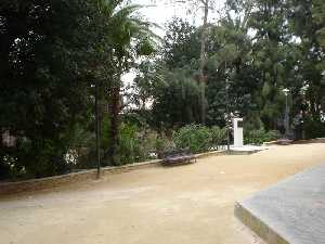  Imagen del parque en el que se encuentra el busto del poeta [Archena_Vicente Medina]