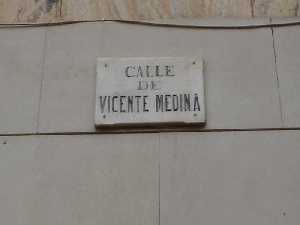 Placa de la calle en honor del poeta [Archena_Vicente Medina]