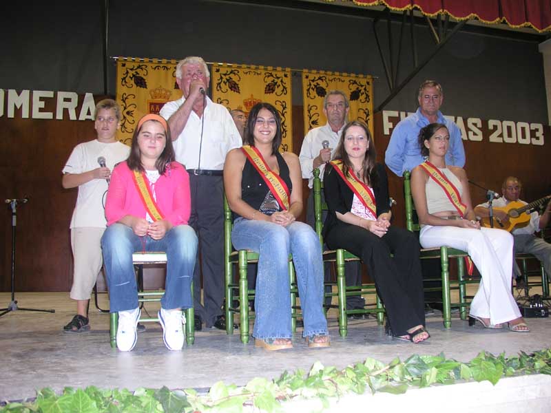 Las reinas reciben sus trovos [Santomera Fiestas Rosario] . Antonio Mira