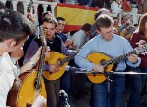 Aguilanderos de Barranda tocando el Lad