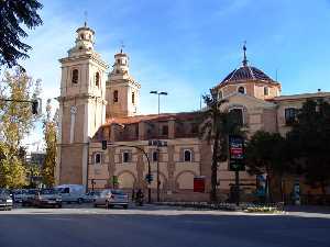 Vista lateral de la Iglesia del Carmen Murcia