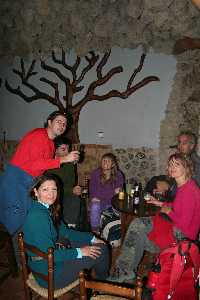 Tras el Pico del Lobo. Acabamos en el Bar la Cueva de Jorge y los cuarentaytantos montaeros. Nerpio 2007-11-18 