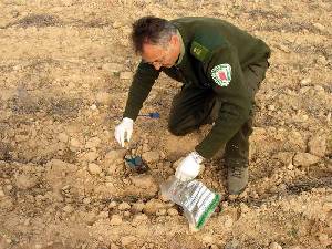 La recogida de muestras es una tarea fundamental para conocer los venenos usados